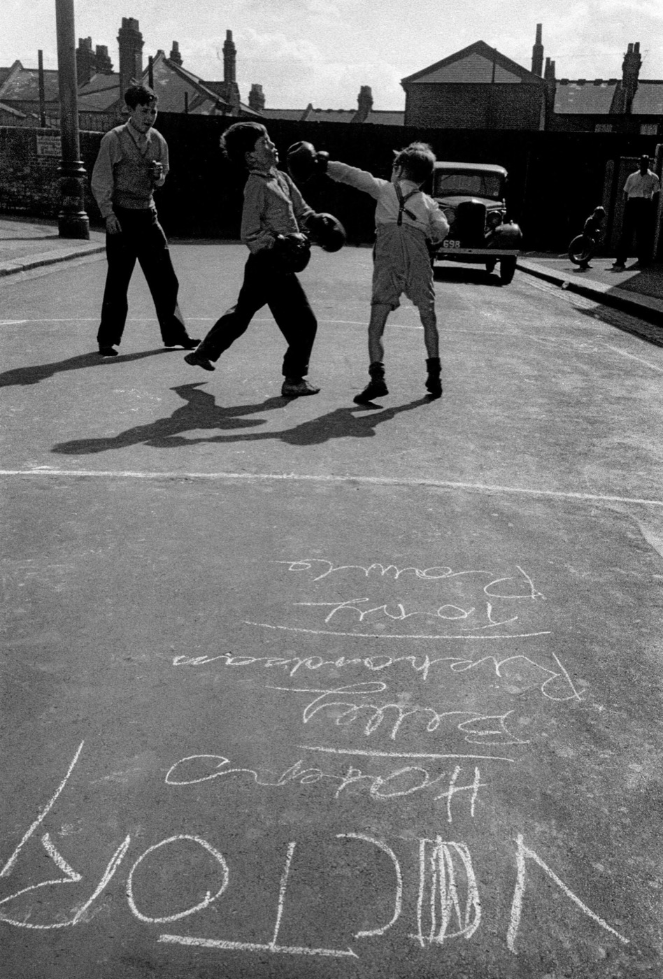 Boxing boys, Lambeth, London
