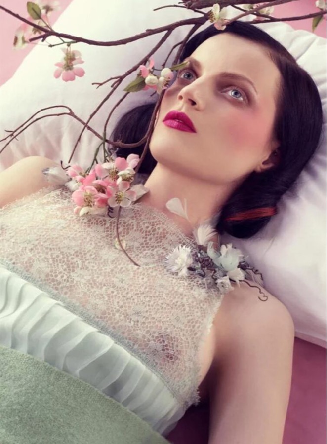 Guinevere van Seenus In 'A Bedrime Story'